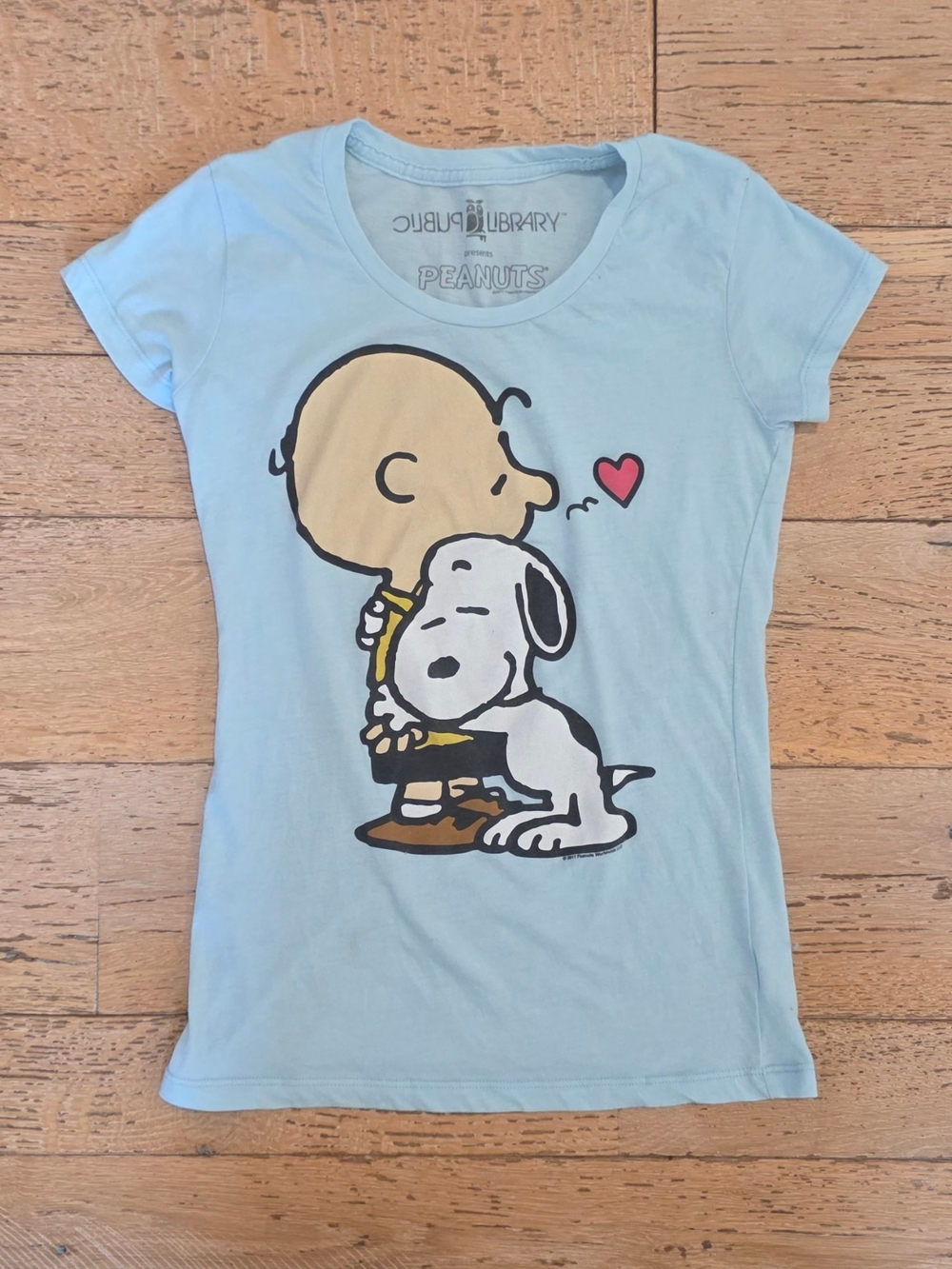 Vintage Public Library Mighty Fine Peanuts Snoopy Charlie Brown Hug Tee MY50
